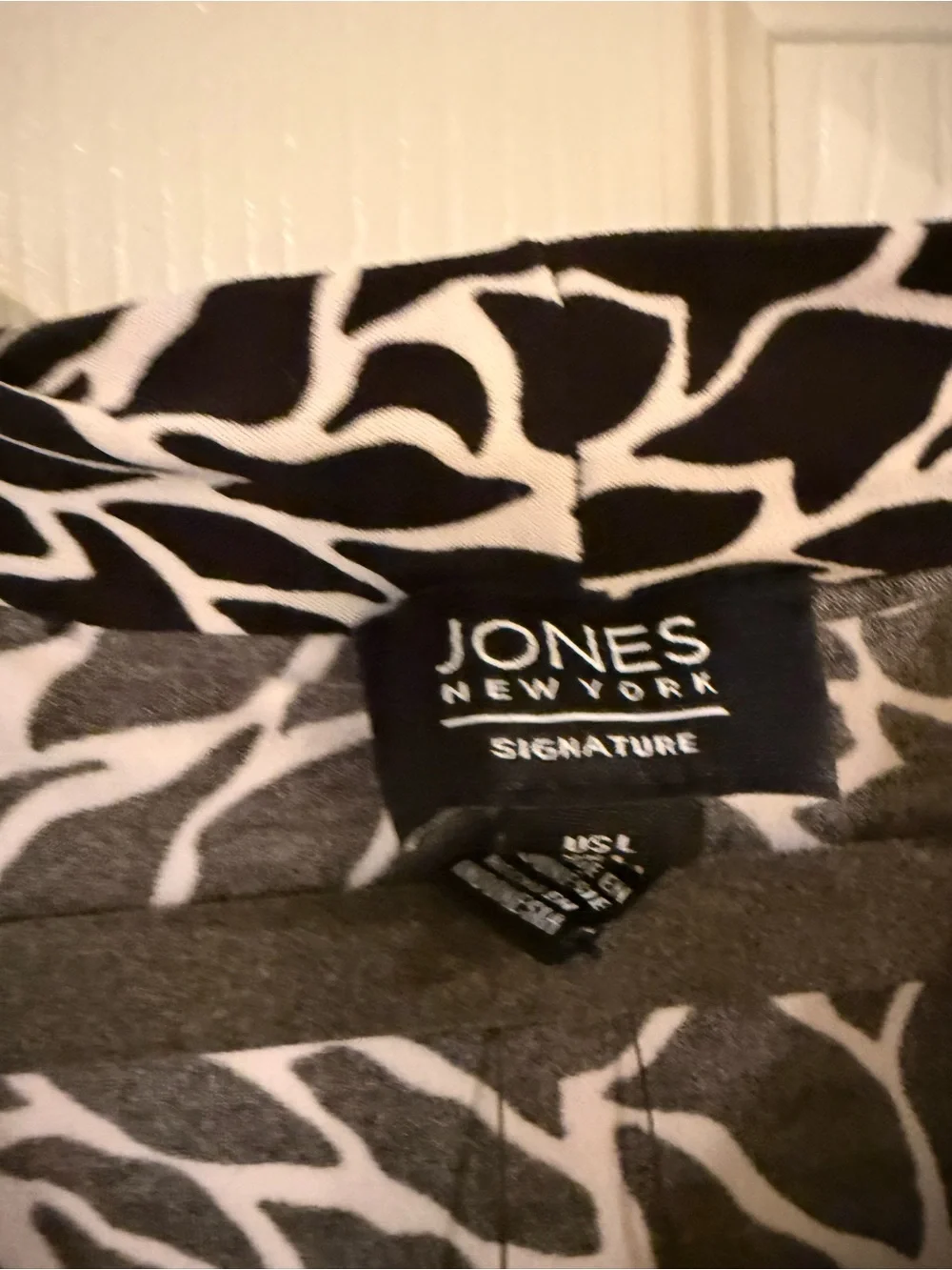 Jones New York Black and White Floral-Print Sleeveless Cowl Neck Top
